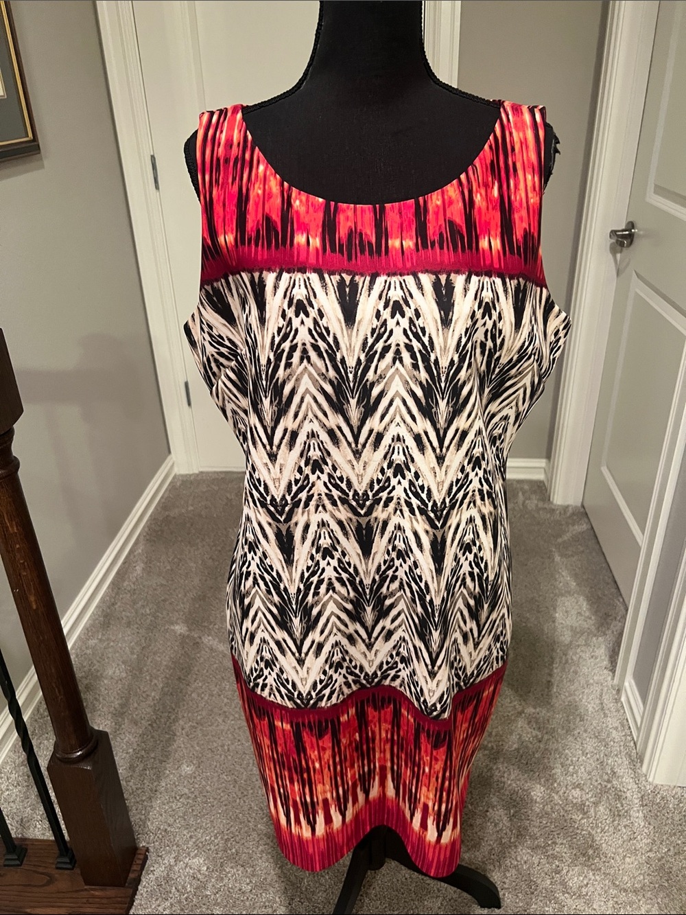 Cato Sleeveless Midi Dress in Red, Black, Cream Chevron Print Size 12